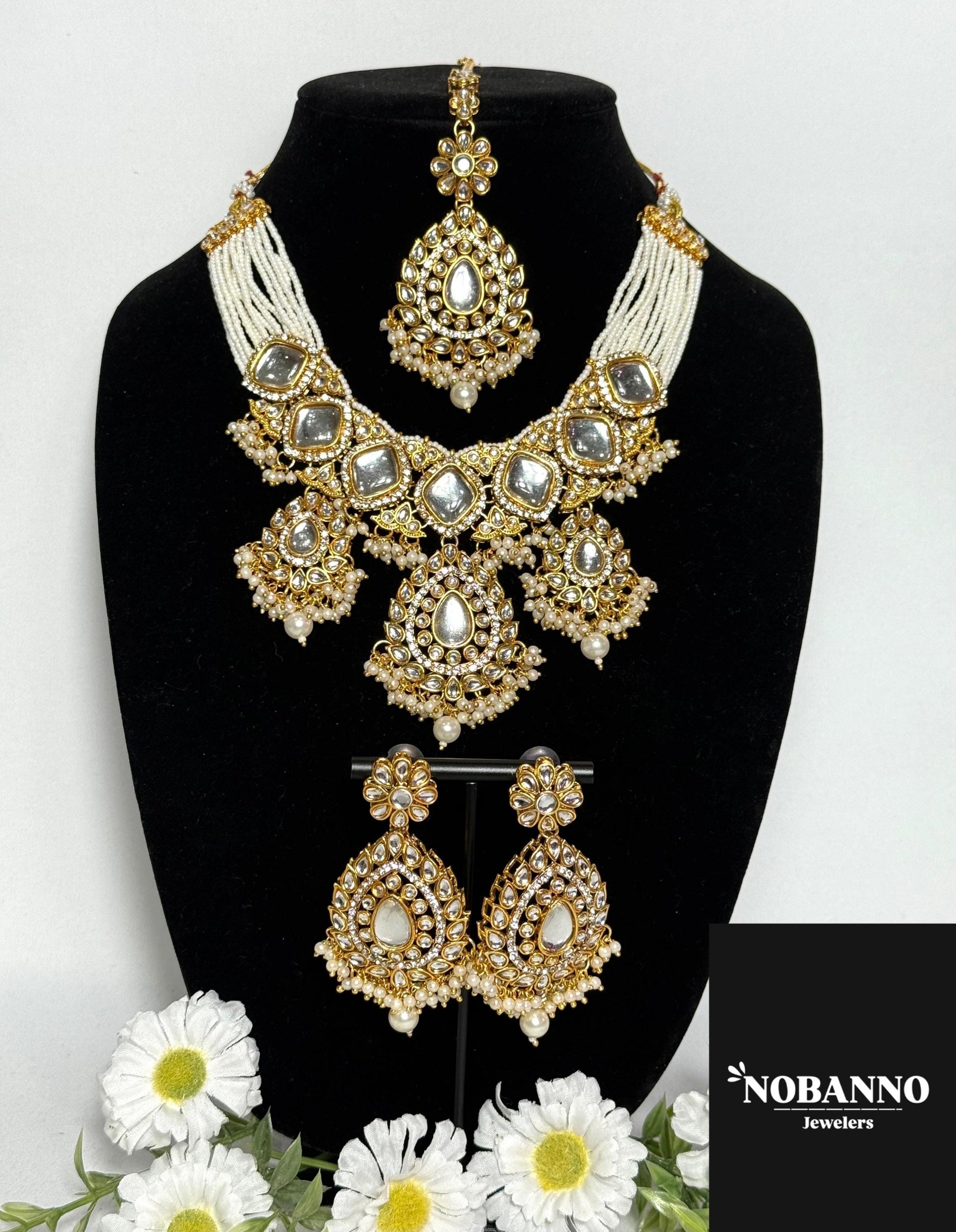 Handcrafted Kundan Choker set/Indian  Jewelry Set/ High Quality Kundan 4 Piece Set.