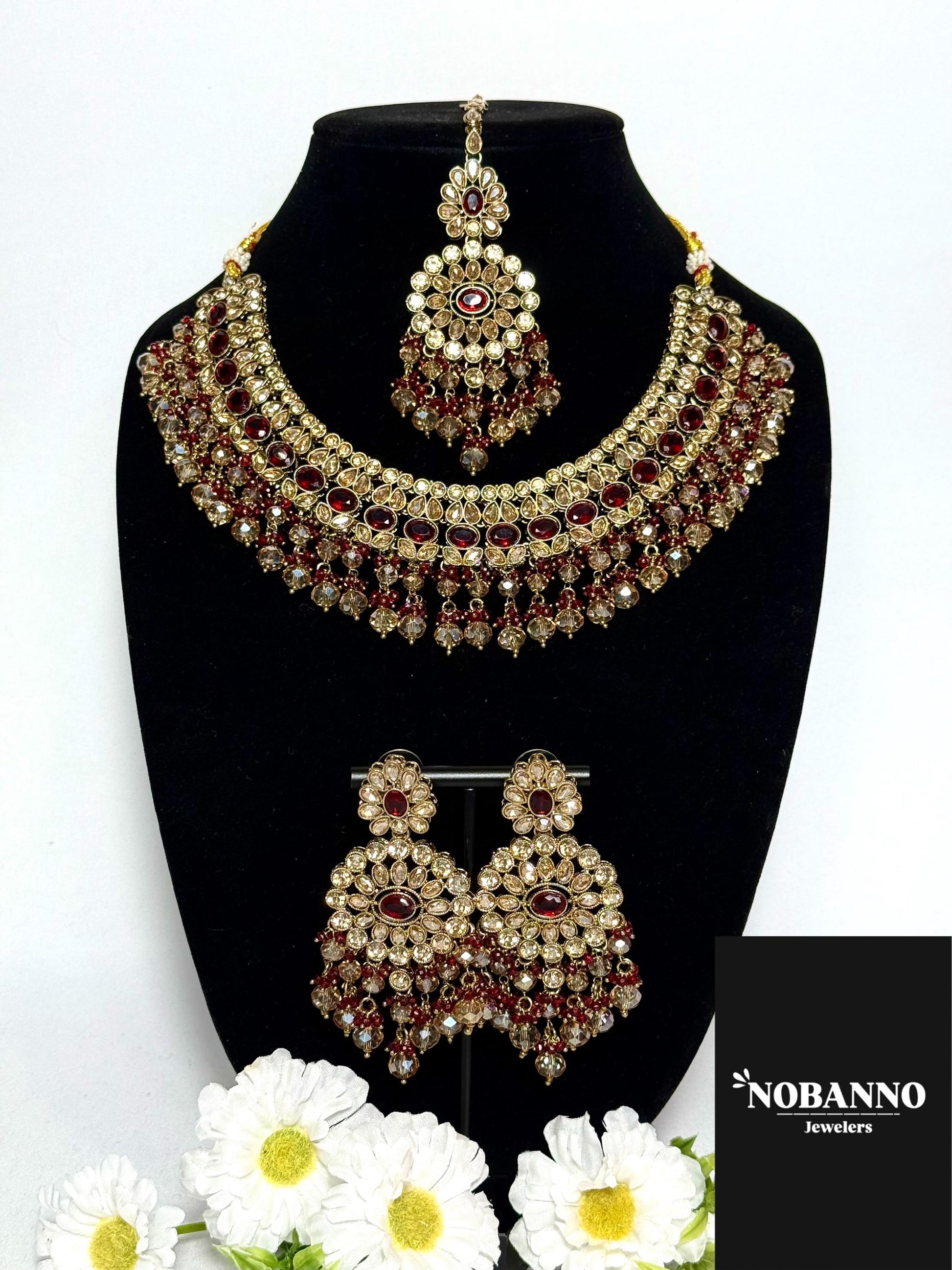Handcrafted Kundan Jewelry Set: Indian Jewelery with Necklace, Earrings and Maang Tikka.